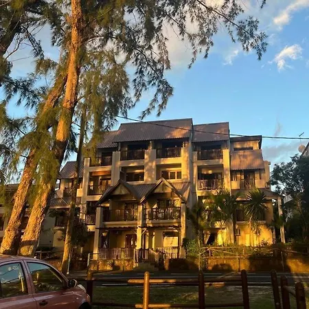 Aquamarine Beachfront Apartment Flic en Flac Exterior photo